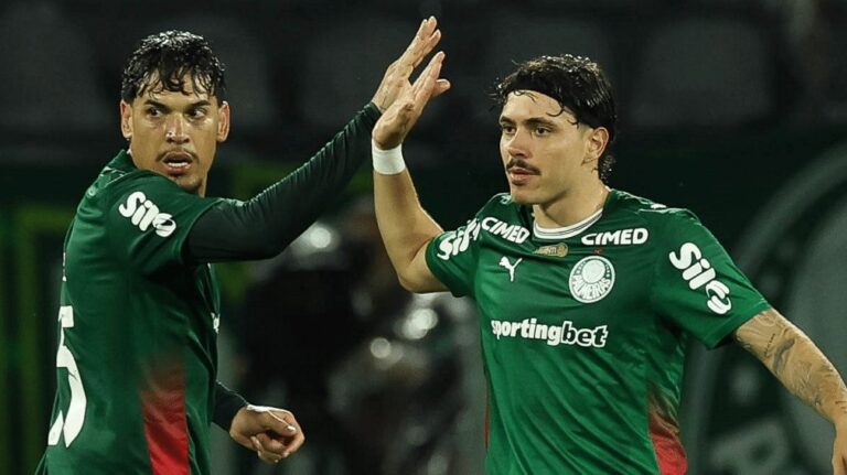 jogador de futebol do palmeiras