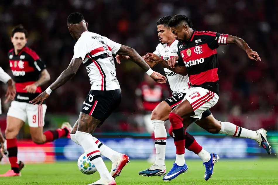 Palmeiras e Flamengo tropeçam na abertura do returno do Brasileirão.